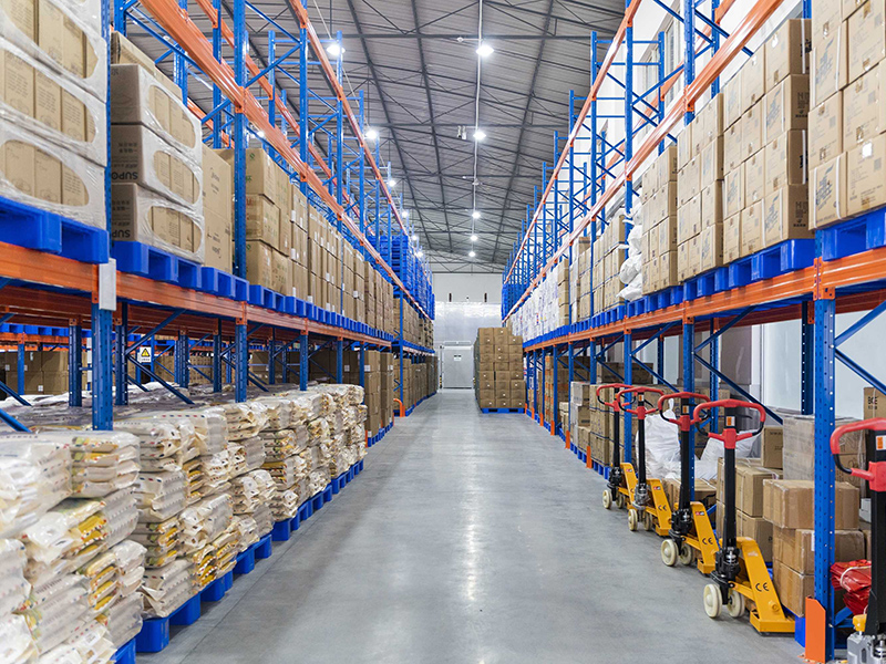 塑料托盤應(yīng)用于大型倉(cāng)庫(kù)